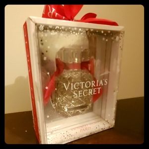 Victoria's secret Bombshell Paris